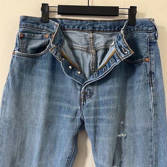 Levi’s Men’s 501 Light Wash Distressed Straight Leg Jeans Size 34 X 36 - Picture 4 of 13